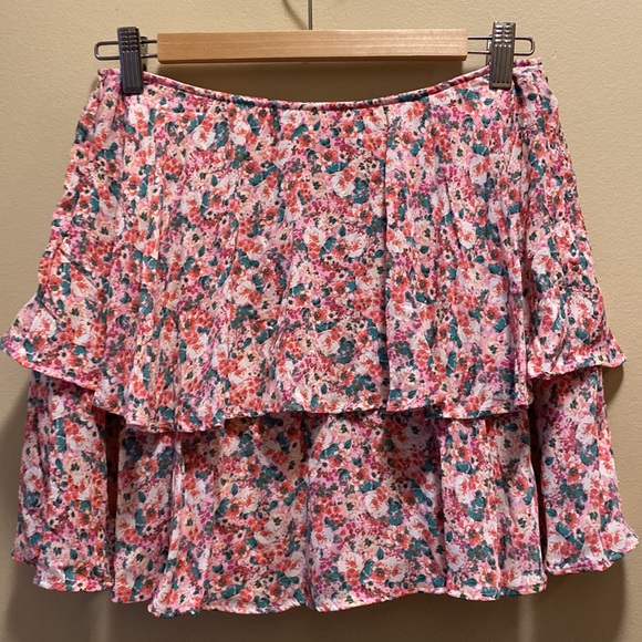 ✨BRAND NEW✨ ZARA PINK FLOWER PRINT SKORT - Picture 2 of 8